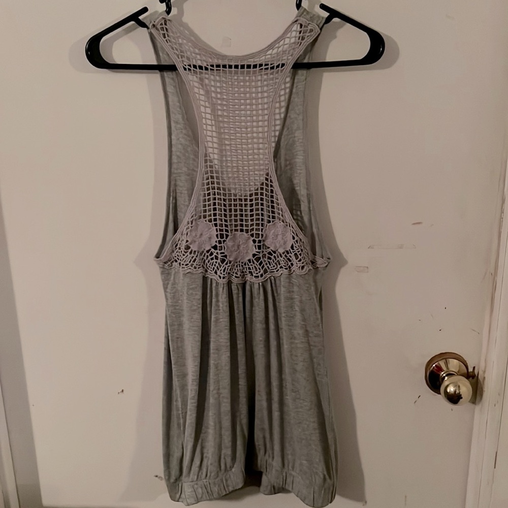 🌞 Forever 21 Caged back w/flowers gray tunic top Size: S